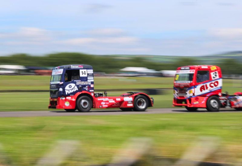 Rennsieg und zwei Podestplätze für MAHA-Partnerteam Bowler Racing in Pembrey
